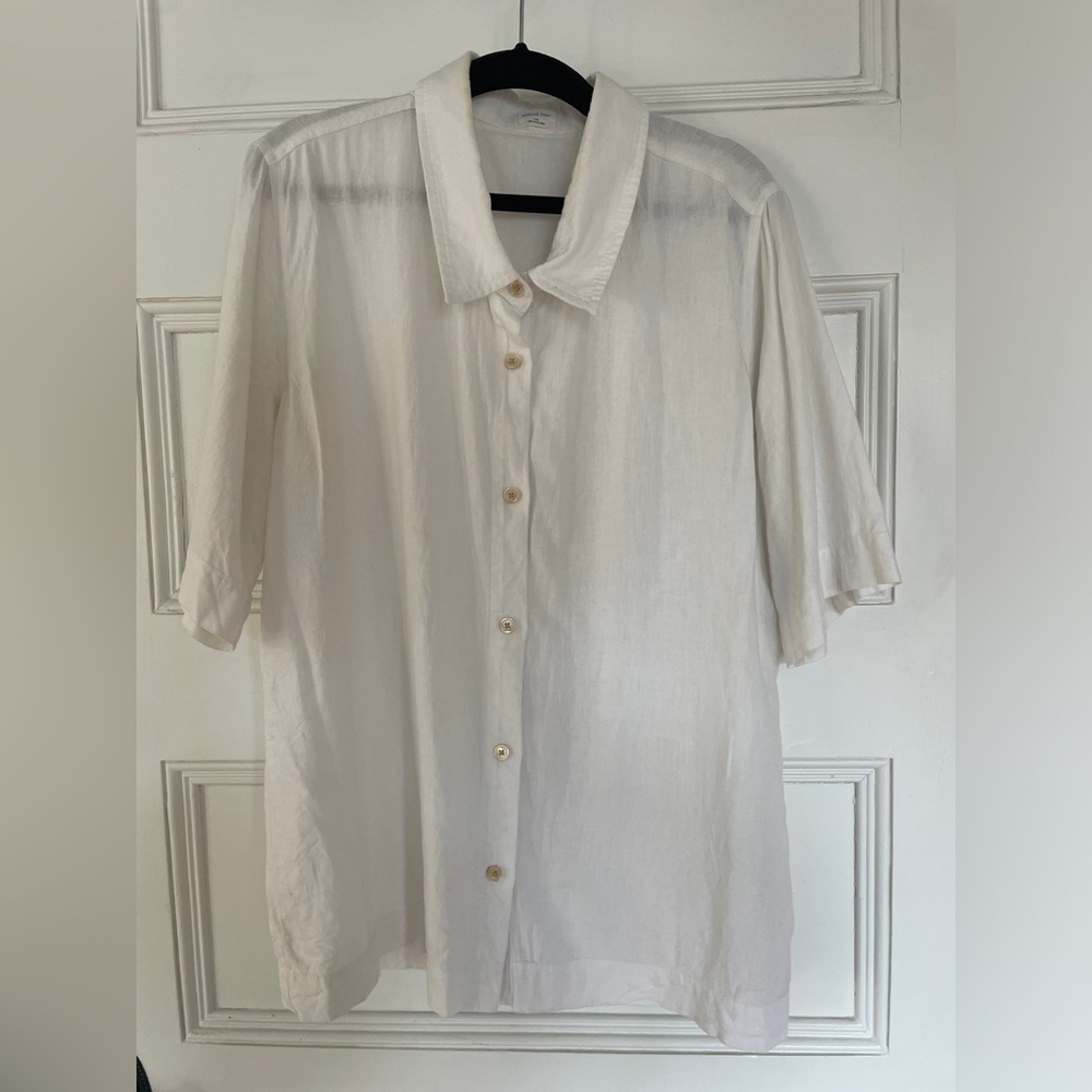 Aritzia White Button-Up Shirt XXS